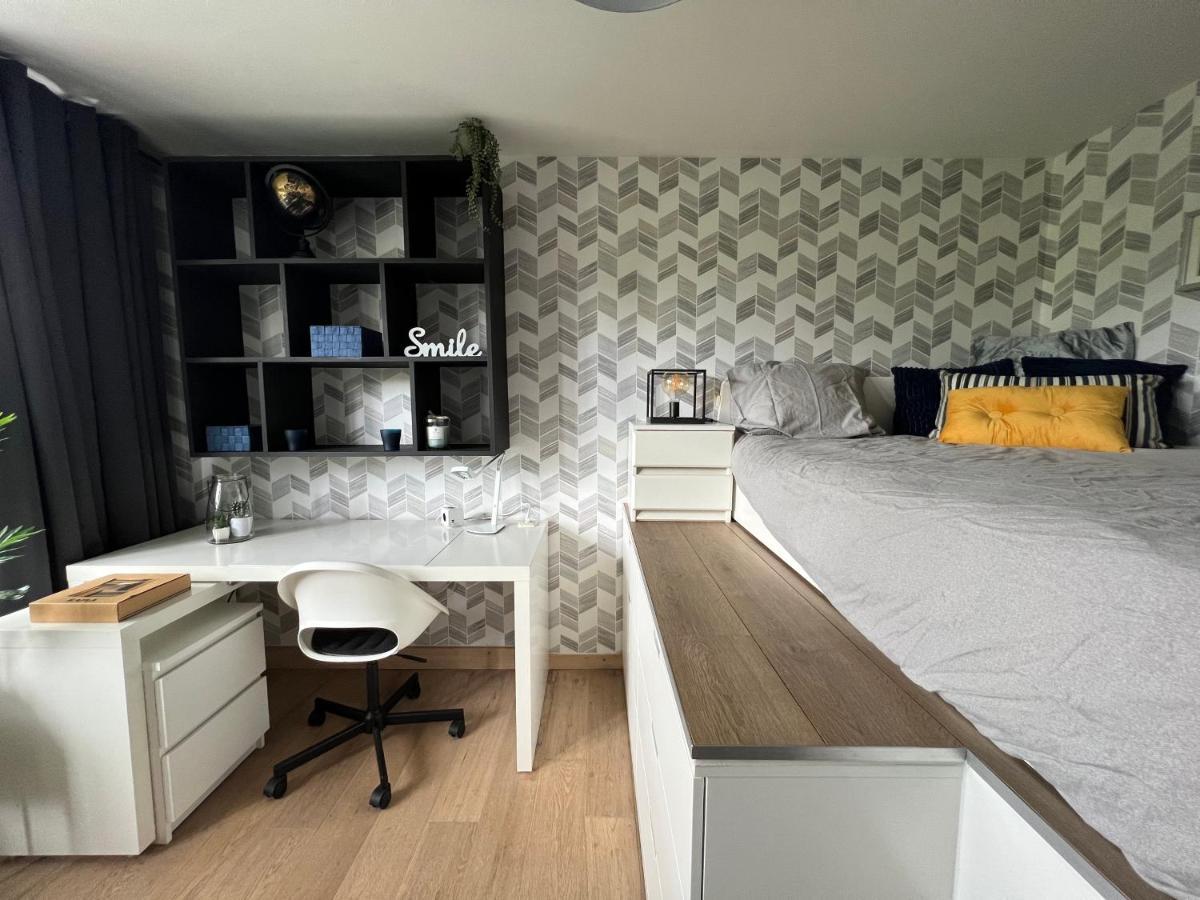 Bed & Bokes Aan De Maaskant Lanaken Exterior photo